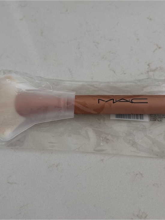 MAC Cosmetics Other - Mac 143s bronzer fan makeup brush brand NEW in package